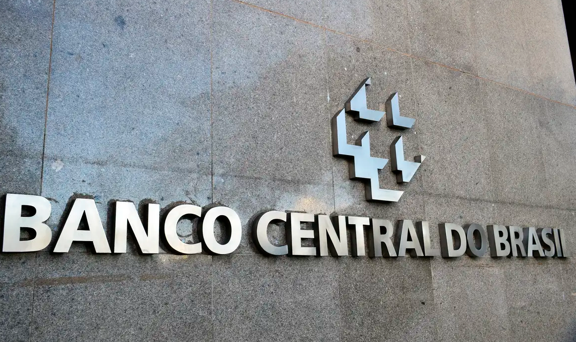 Mercado financeiro eleva previsão da Selic para 13,75% ao ano