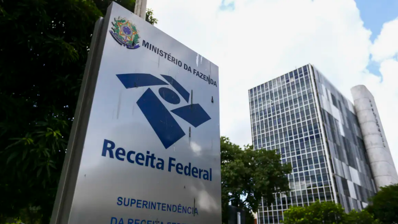 Receita paga nesta terça maior lote de restituição do IR da história