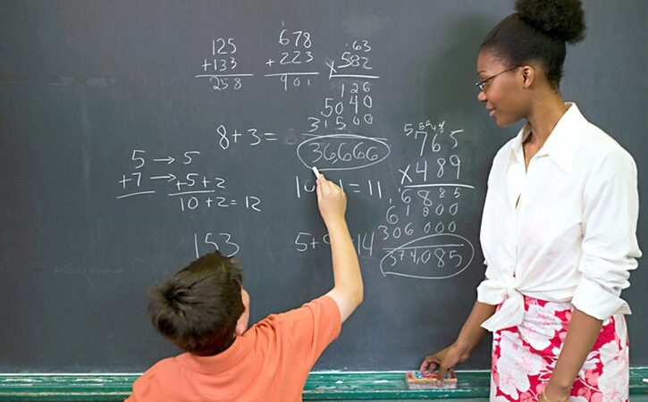 Autorizado concurso público com 2.000 vagas para professores da Rede Estadual de Ensino