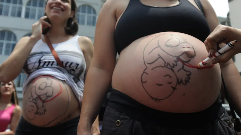 Fatores sociais e estruturais empurram mulheres para cesarianas