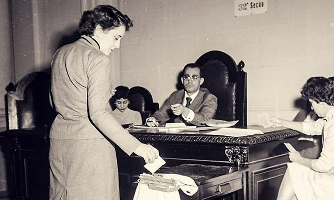Conquista do voto feminino no Brasil resistiu à misoginia histórica