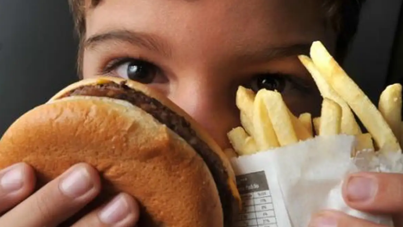 OMS lança guia para enfrentar obesidade em crianças e adolescentes
